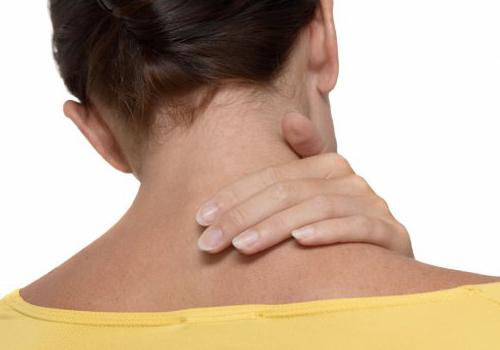 Trois moyens simples et efficaces pour soulager les douleurs dans le cou